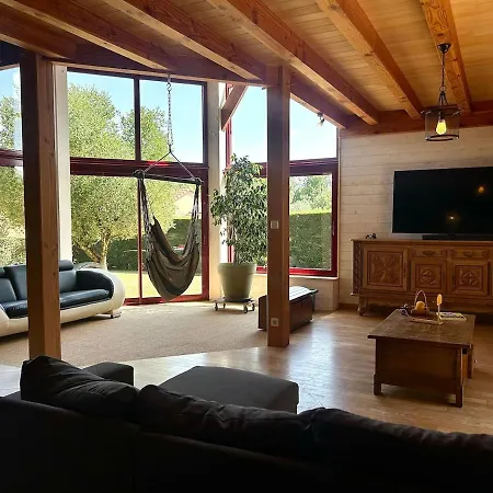 House For 10 People, 4 Bedrooms, 2 Shower Casa vacanze Verruyes