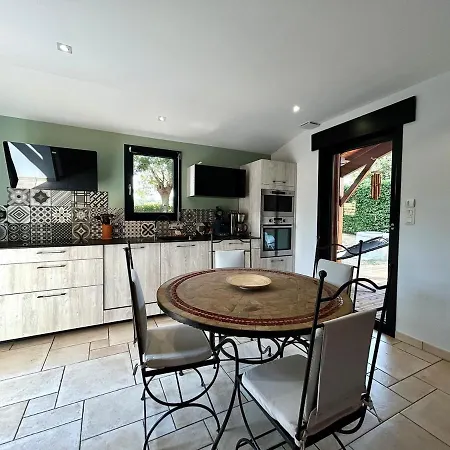 House For 10 People, 4 Bedrooms, 2 Shower Casa vacanze