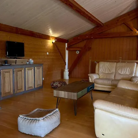 House For 10 People, 4 Bedrooms, 2 Shower 度假居 Verruyes