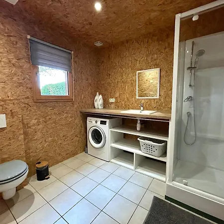 度假居 House For 10 People, 4 Bedrooms, 2 Shower