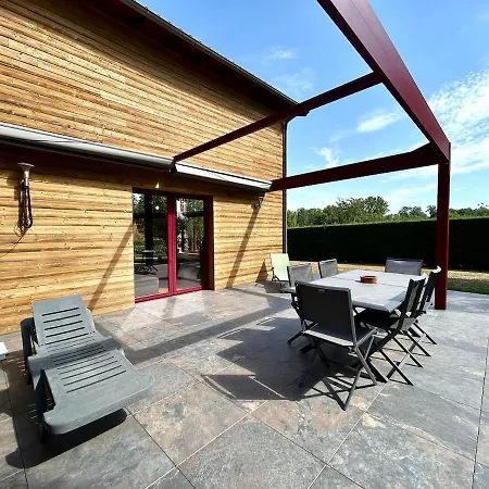 度假居 House For 10 People, 4 Bedrooms, 2 Shower