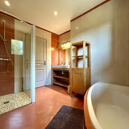 House For 10 People, 4 Bedrooms, 2 Shower