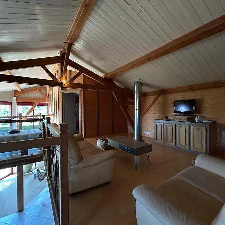 Casa vacanze House For 10 People, 4 Bedrooms, 2 Shower Verruyes